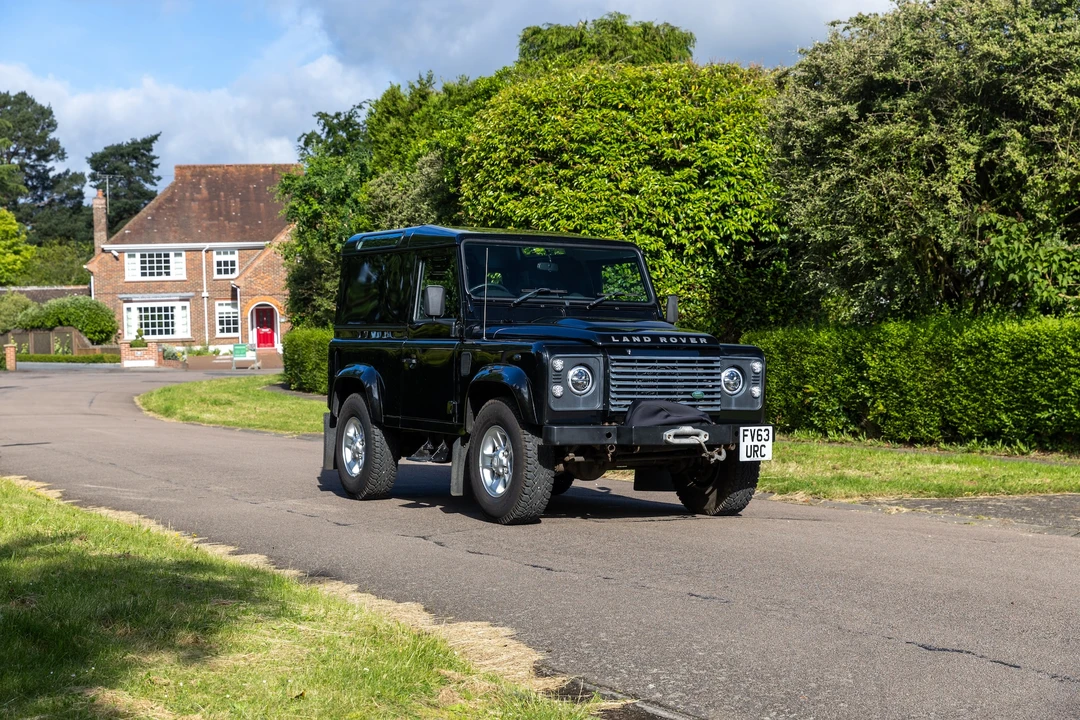 2013 Land Rover Defender 90 - Image 3 of 31