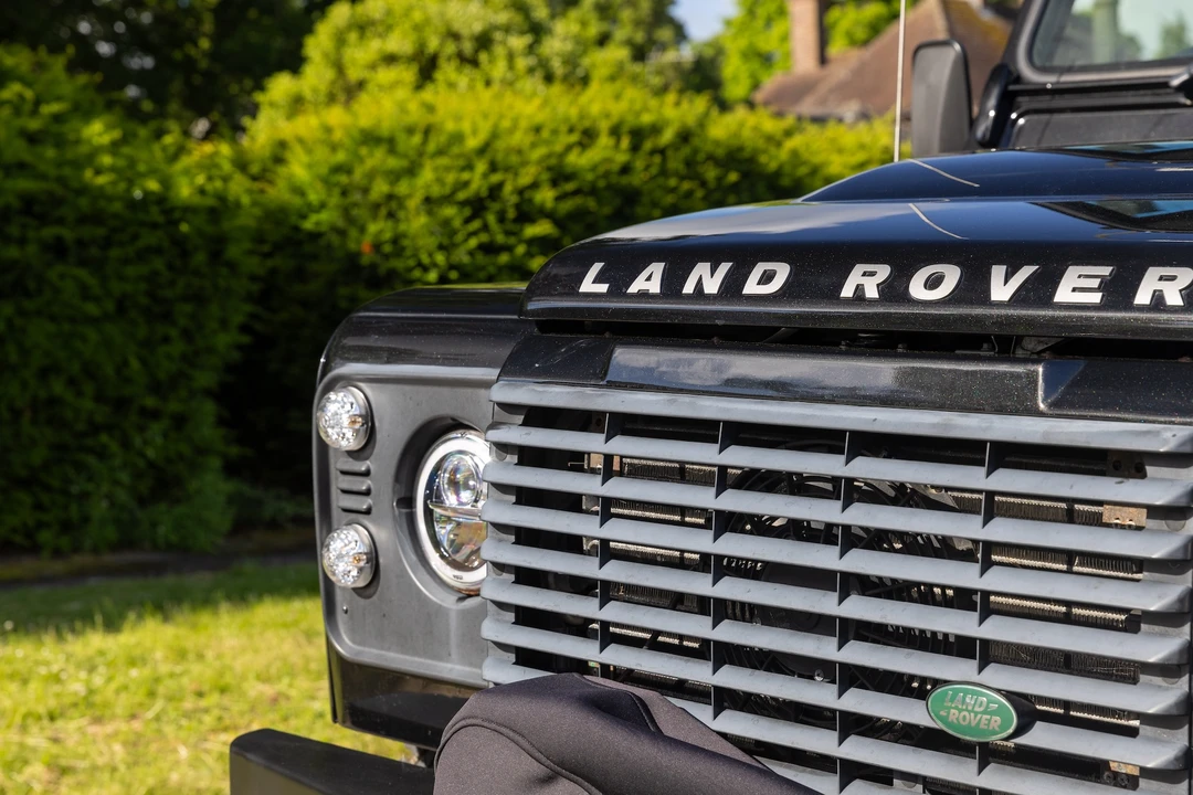 2013 Land Rover Defender 90 - Image 14 of 31