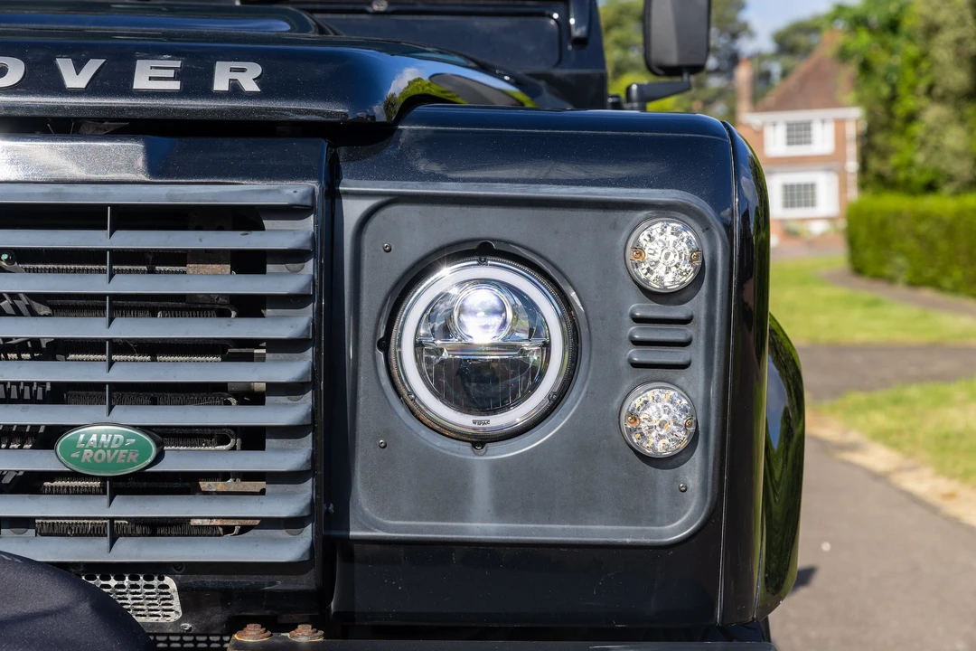 2013 Land Rover Defender 90 - Image 16 of 31