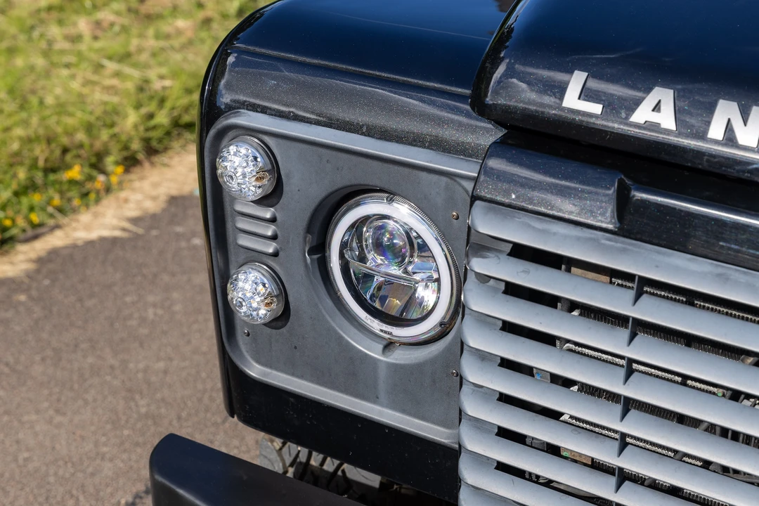 2013 Land Rover Defender 90 - Image 18 of 31