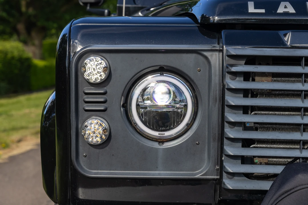 2013 Land Rover Defender 90 - Image 19 of 31