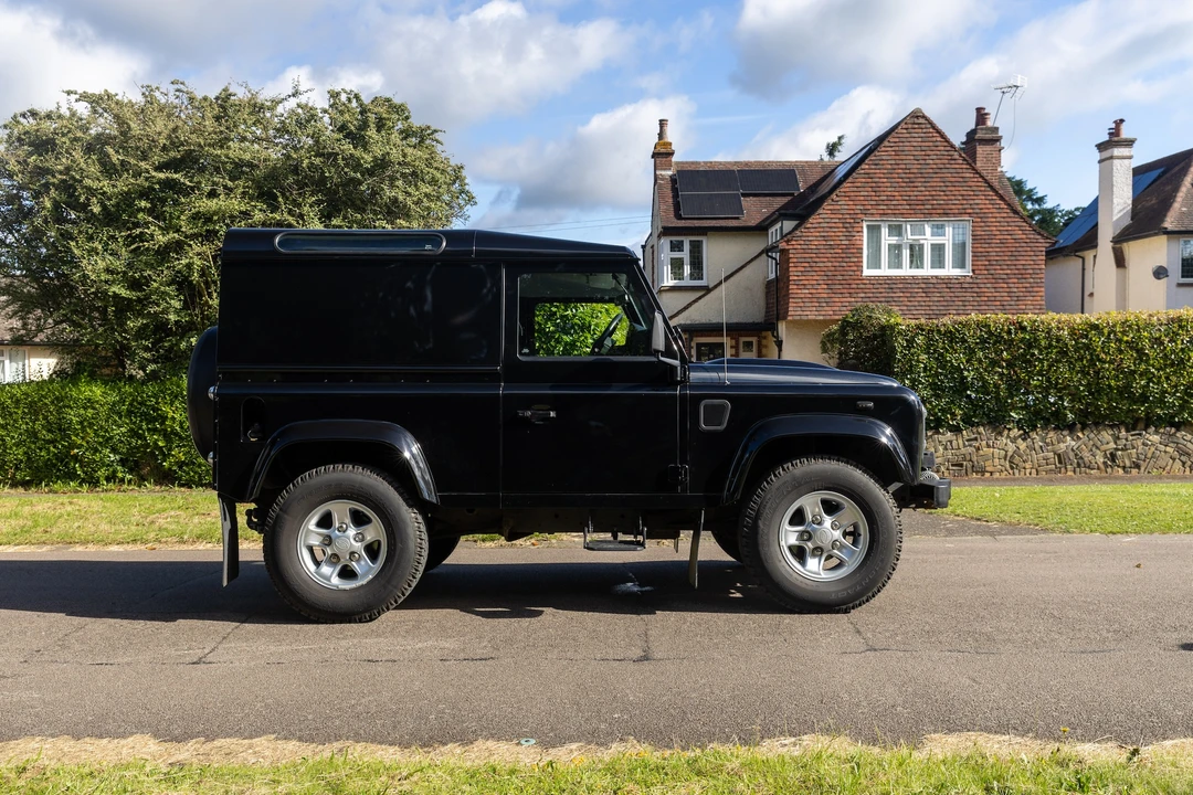 2013 Land Rover Defender 90 - Image 4 of 31