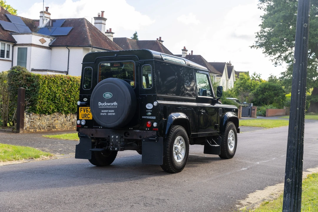 2013 Land Rover Defender 90 - Image 5 of 31