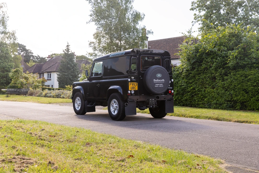 2013 Land Rover Defender 90 - Image 6 of 31