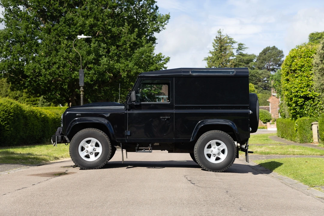 2013 Land Rover Defender 90 - Image 7 of 31