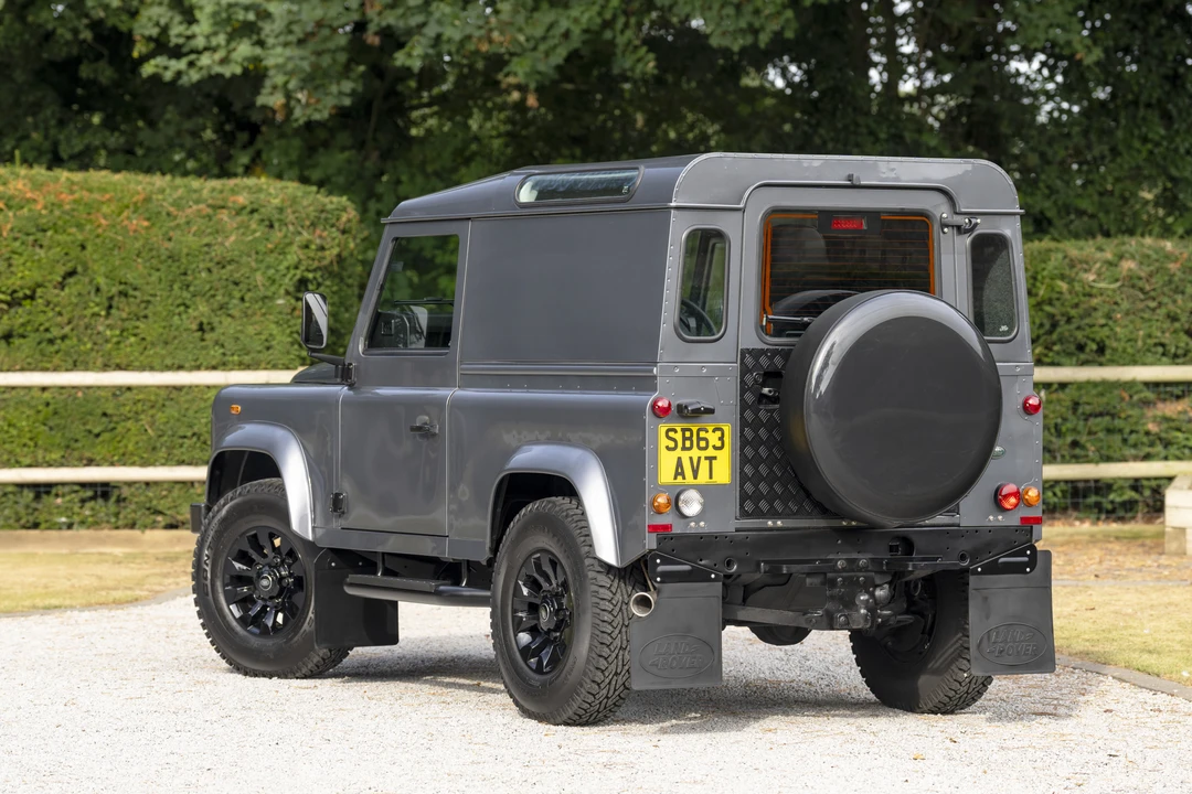 2013 Land Rover Defender 90 - Image 5 of 31
