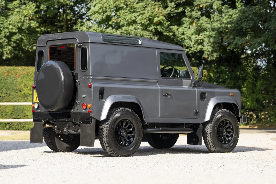 2013 Land Rover Defender 90 - Image 7 of 31