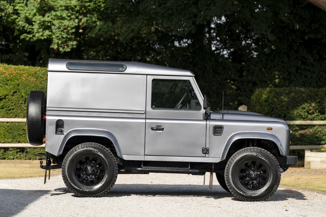 2013 Land Rover Defender 90 - Image 8 of 31