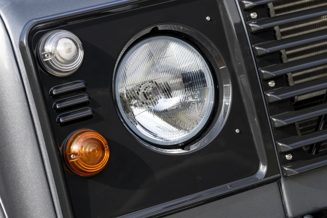 2013 Land Rover Defender 90 - Image 17 of 31