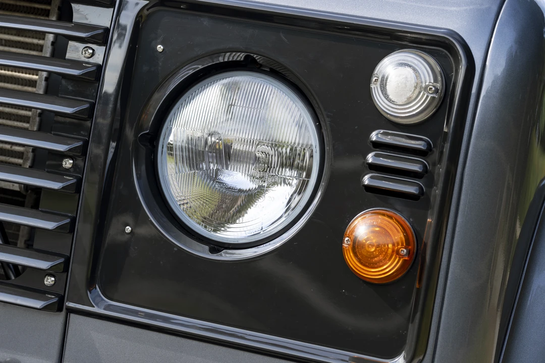 2013 Land Rover Defender 90 - Image 18 of 31
