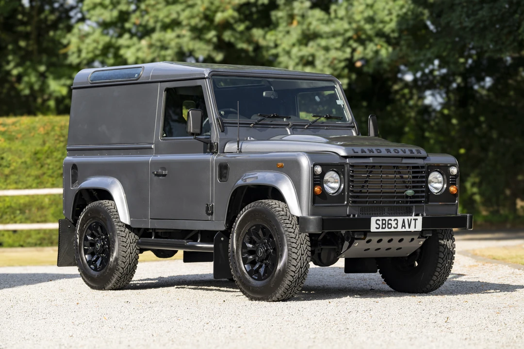 2013 Land Rover Defender 90 - Image 9 of 31