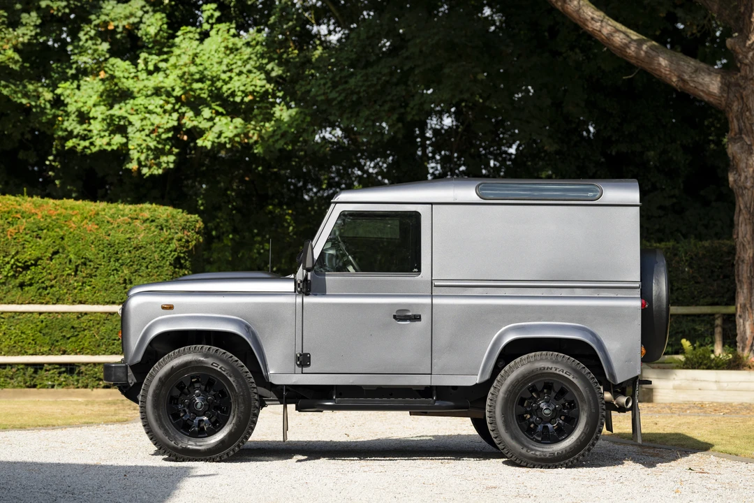 2013 Land Rover Defender 90 - Image 4 of 31