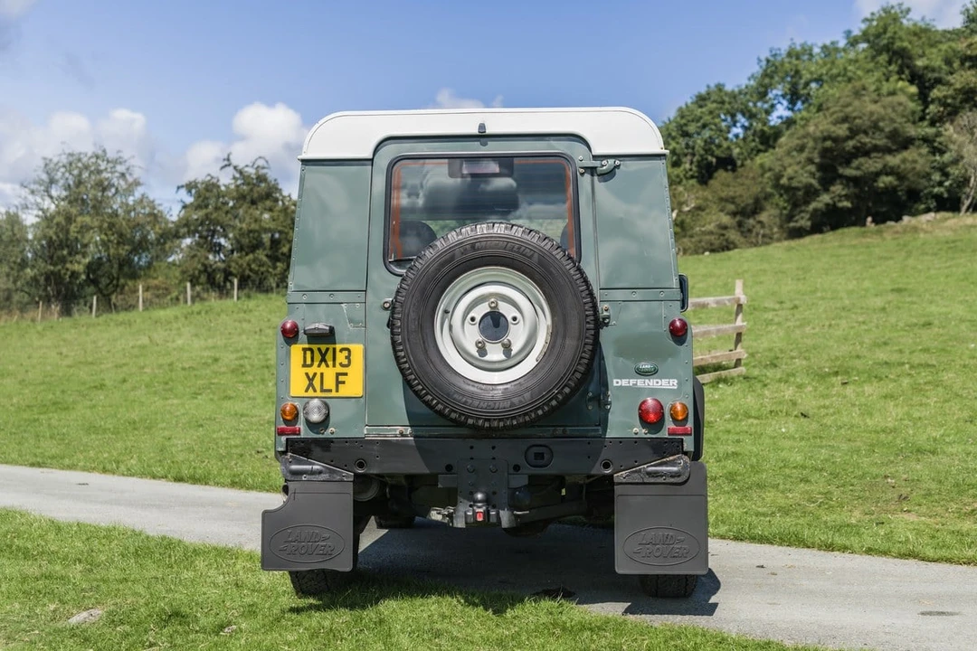 2013 Land Rover Defender 90 - Image 9 of 30