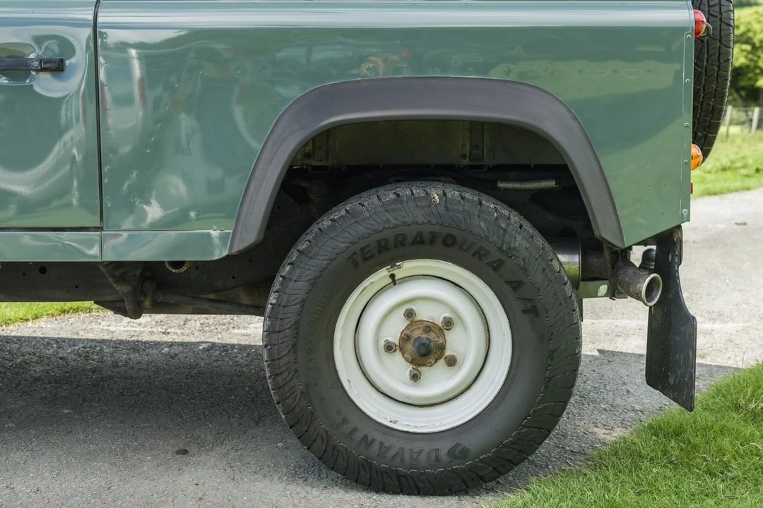 2013 Land Rover Defender 90 - Image 17 of 30