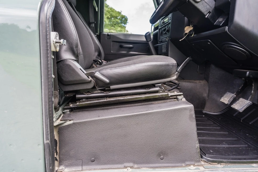 2013 Land Rover Defender 90 - Image 22 of 30