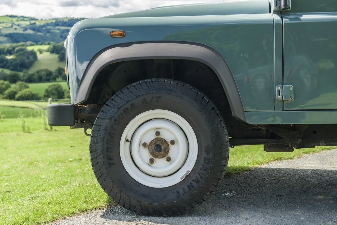 2013 Land Rover Defender 90 - Image 14 of 30