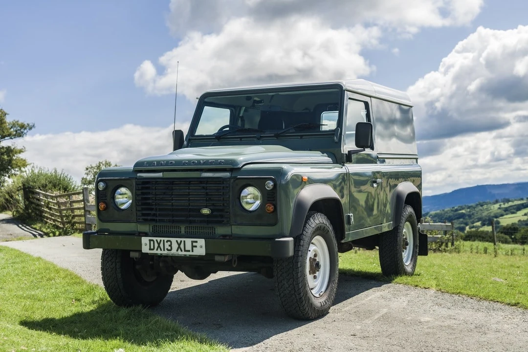 2013 Land Rover Defender 90 - Image 4 of 30