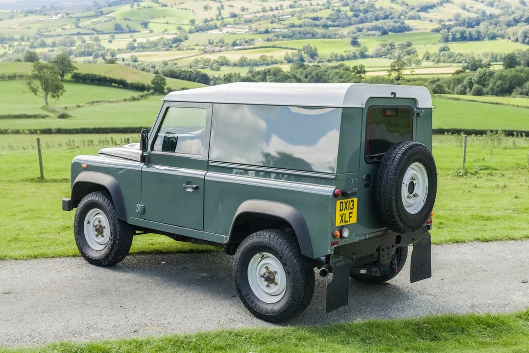 2013 Land Rover Defender 90 - Image 12 of 30