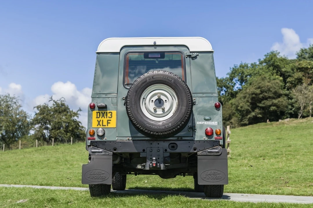 2013 Land Rover Defender 90 - Image 10 of 30