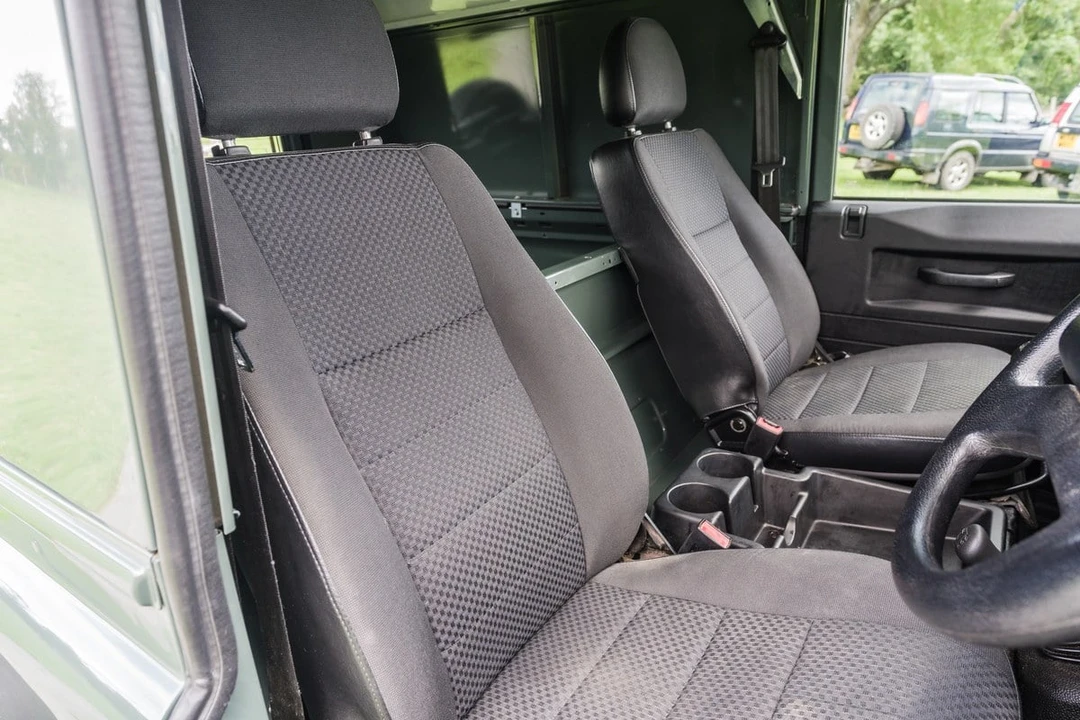 2013 Land Rover Defender 90 - Image 24 of 30