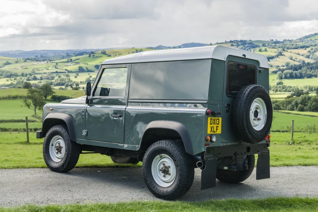 2013 Land Rover Defender 90 - Image 11 of 30