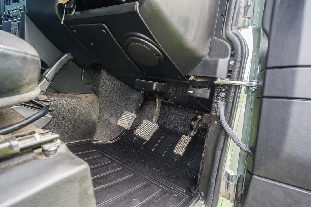 2013 Land Rover Defender 90 - Image 21 of 30