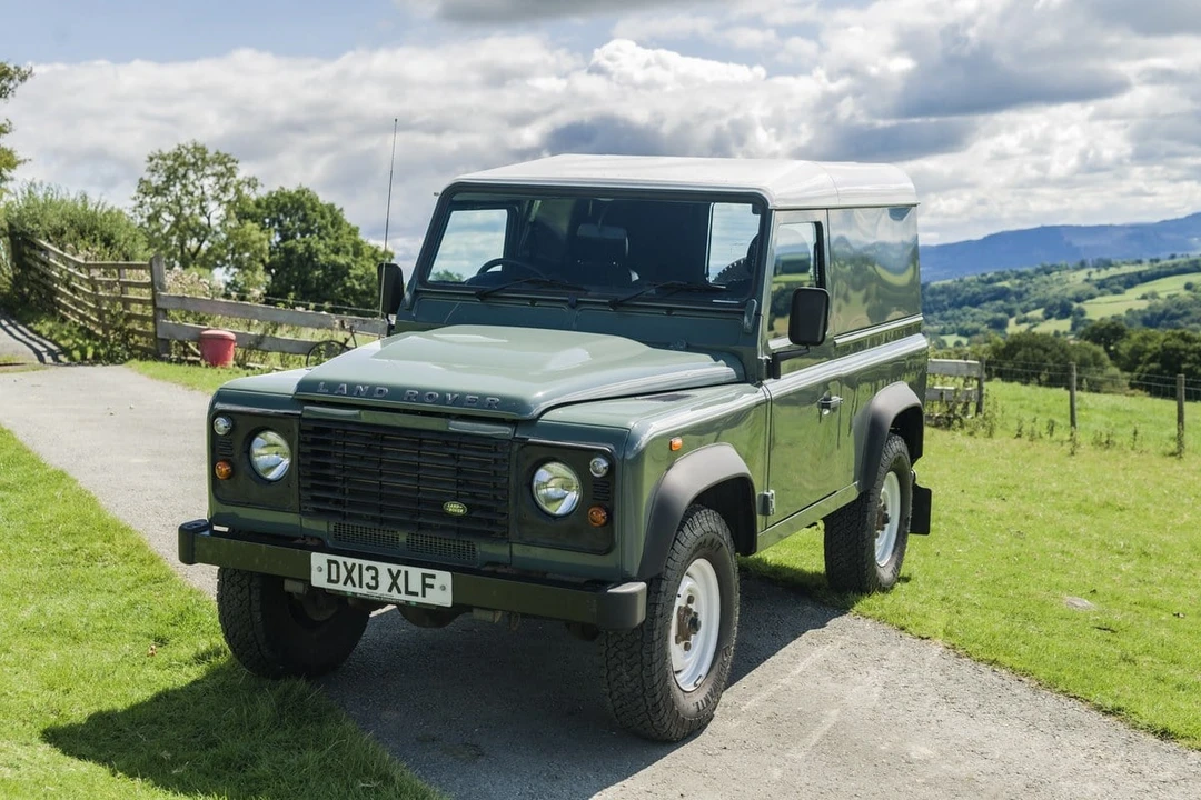 2013 Land Rover Defender 90 - Image 3 of 30