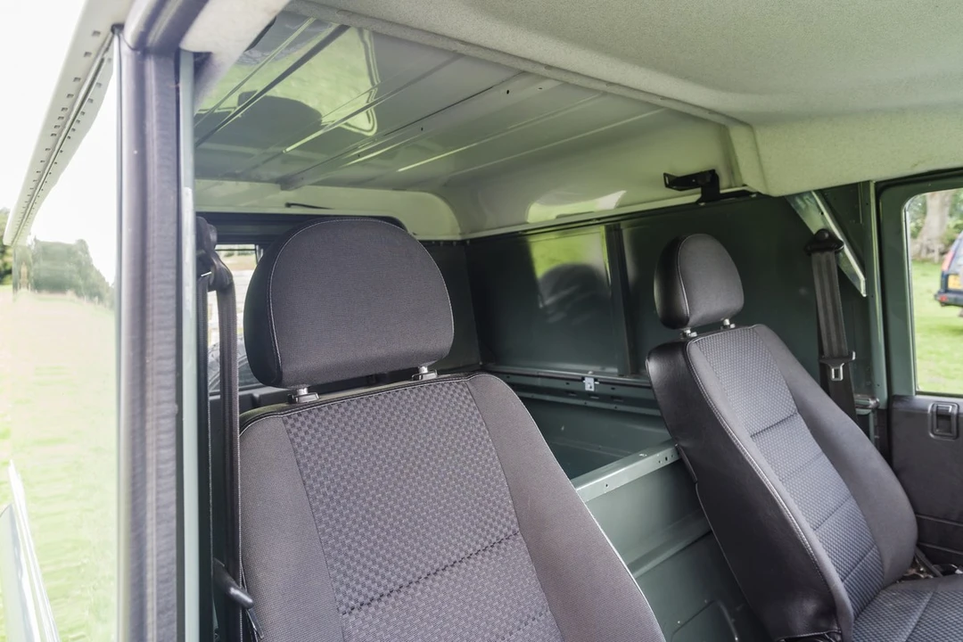2013 Land Rover Defender 90 - Image 18 of 30