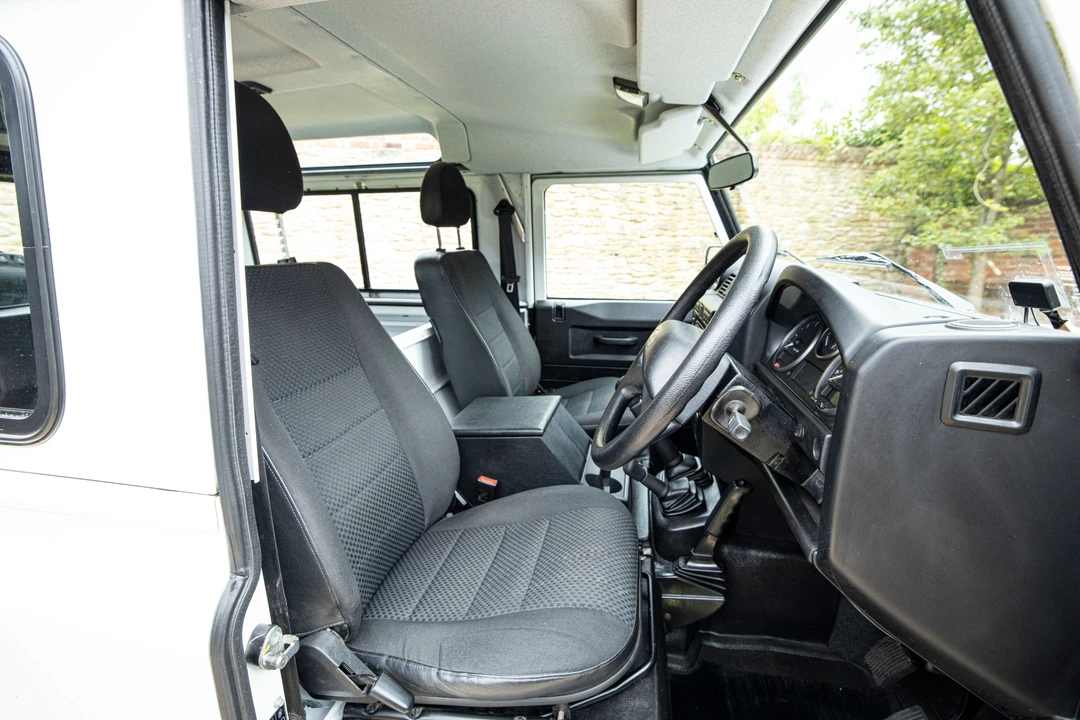 2013 Land Rover Defender 90 - Image 10 of 12