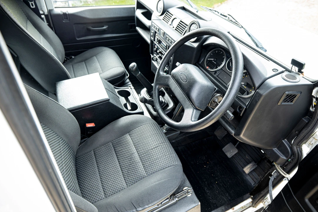 2013 Land Rover Defender 90 - Image 4 of 12