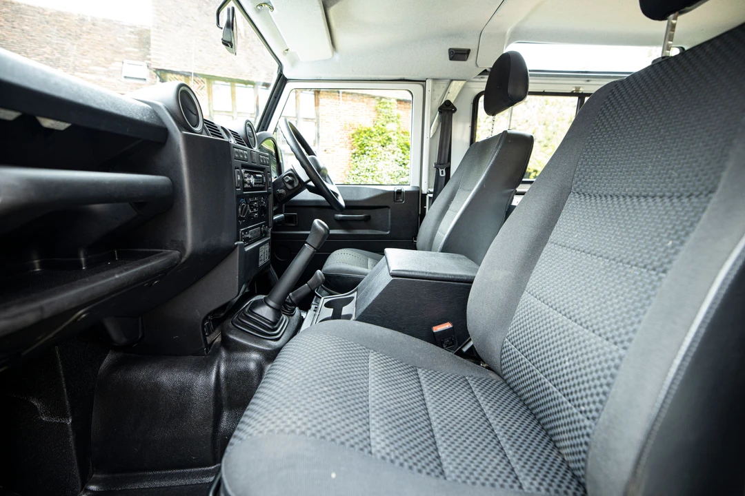 2013 Land Rover Defender 90 - Image 9 of 12