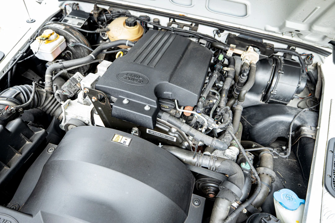 2013 Land Rover Defender 90 - Image 6 of 12
