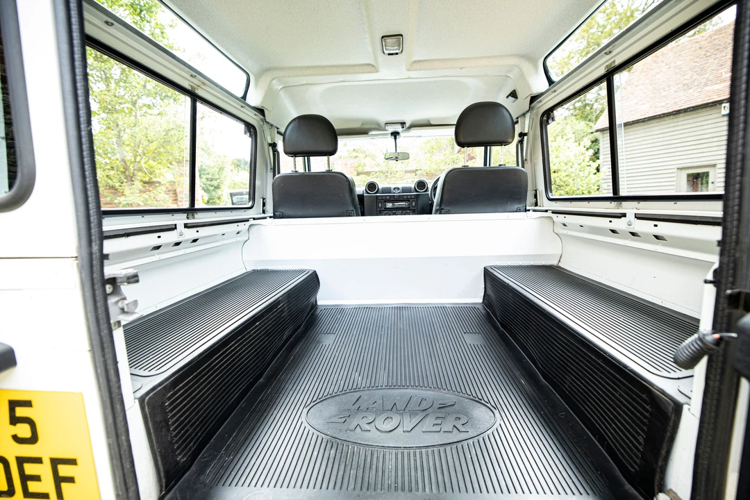 2013 Land Rover Defender 90 - Image 7 of 12