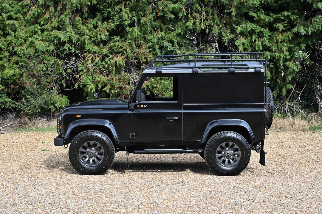 2013 Land Rover Defender 90 - Image 8 of 31