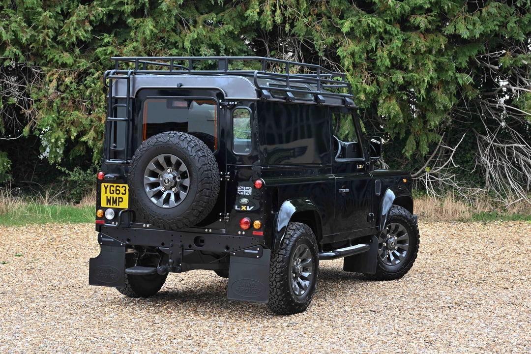 2013 Land Rover Defender 90 - Image 5 of 31