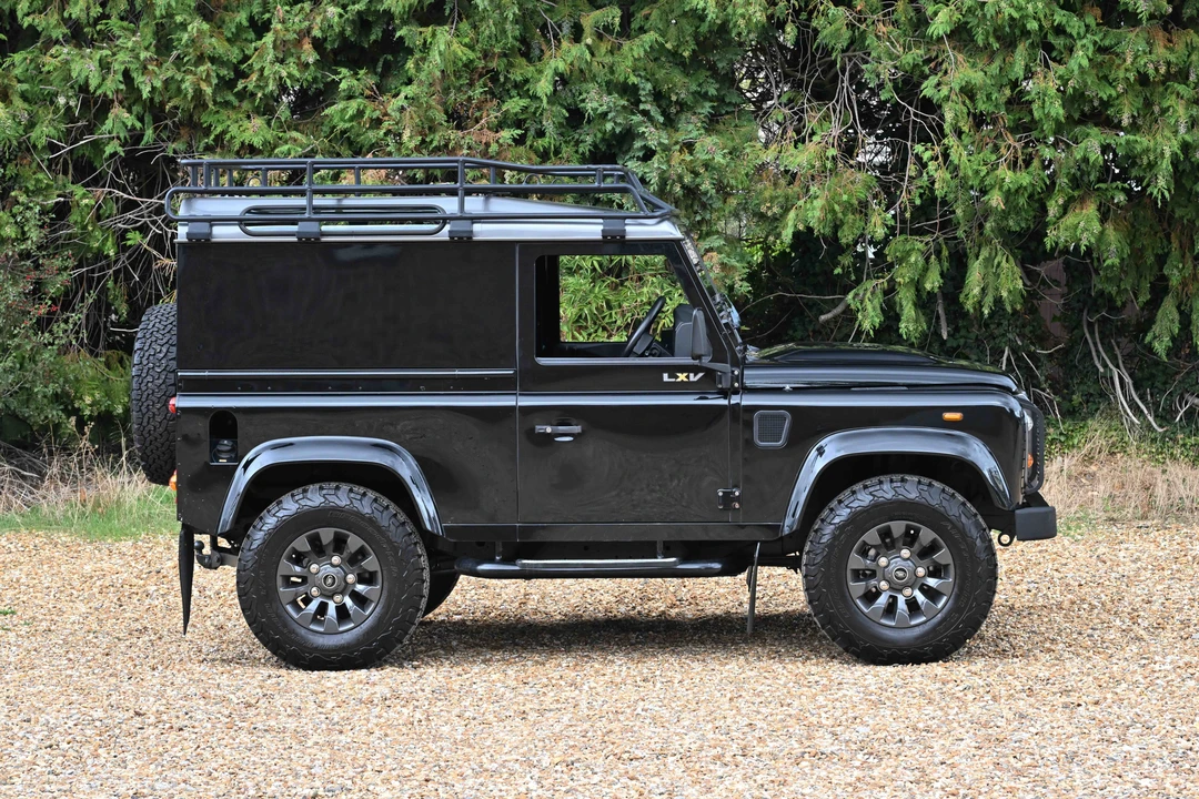 2013 Land Rover Defender 90 - Image 4 of 31