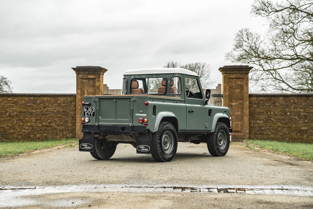 2013 Land Rover Defender 90 - Image 7 of 31