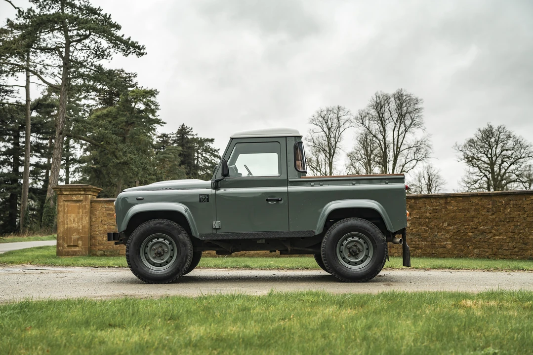 2013 Land Rover Defender 90 - Image 4 of 31
