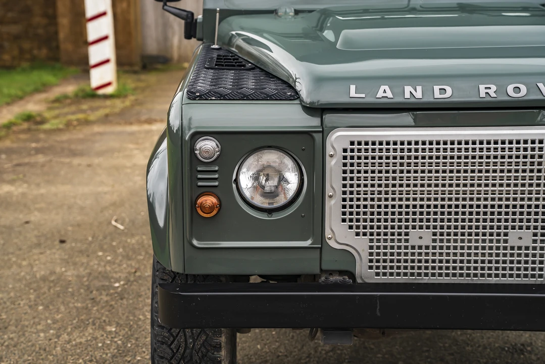 2013 Land Rover Defender 90 - Image 11 of 31