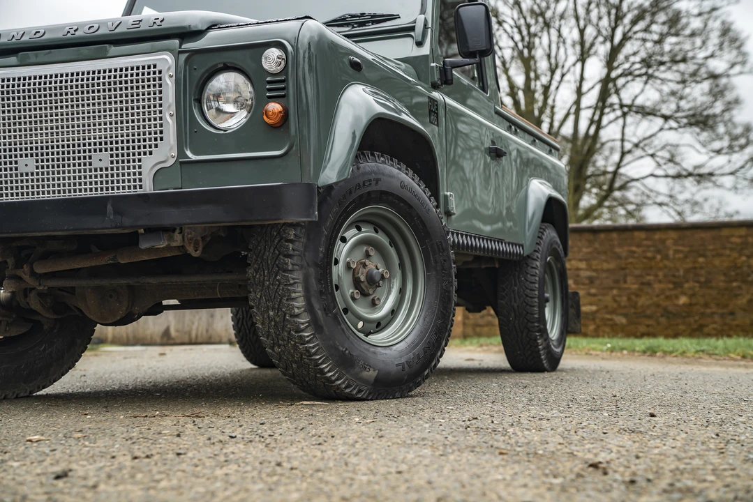 2013 Land Rover Defender 90 - Image 14 of 31