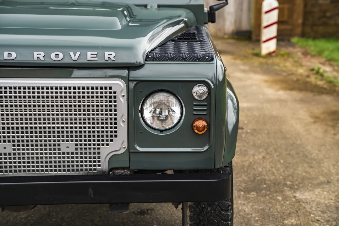 2013 Land Rover Defender 90 - Image 13 of 31