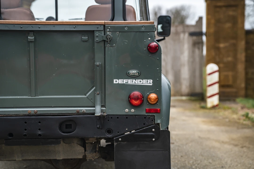 2013 Land Rover Defender 90 - Image 22 of 31
