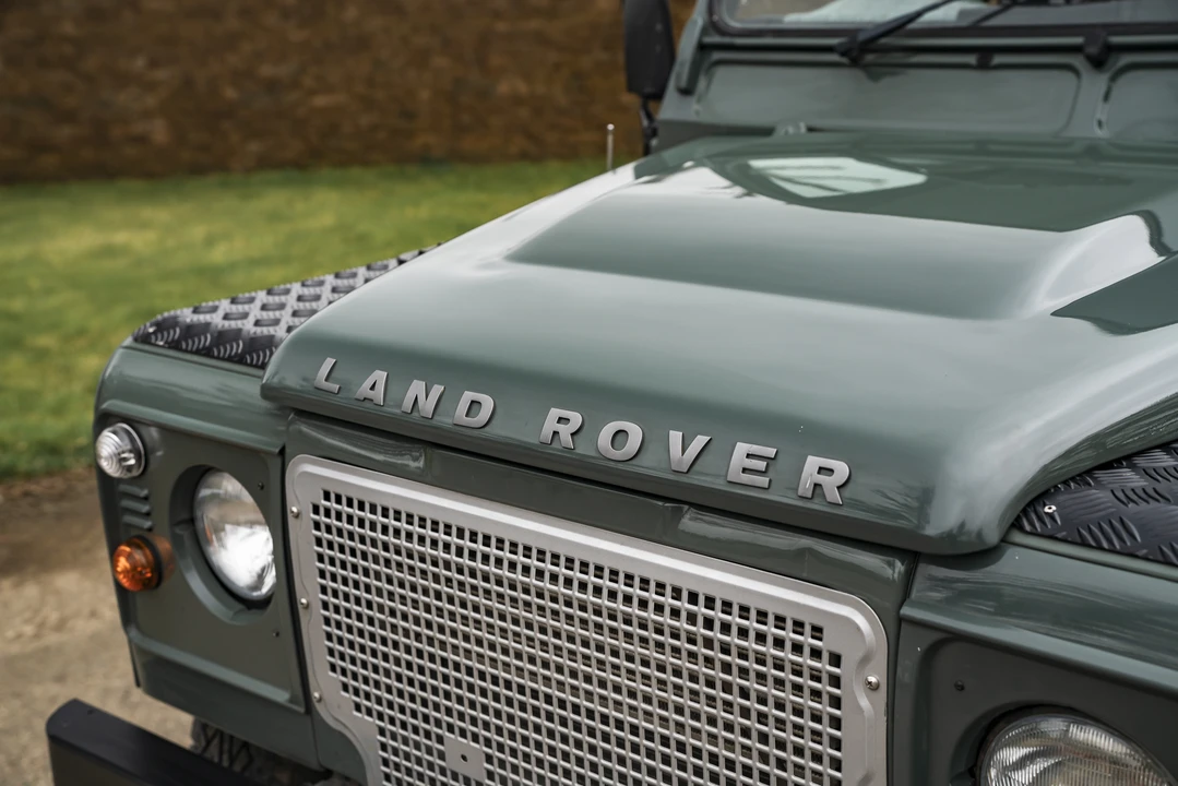 2013 Land Rover Defender 90 - Image 15 of 31