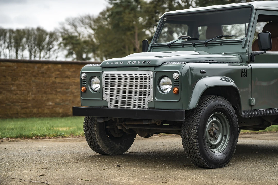 2013 Land Rover Defender 90 - Image 17 of 31