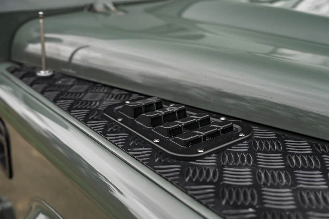 2013 Land Rover Defender 90 - Image 18 of 31