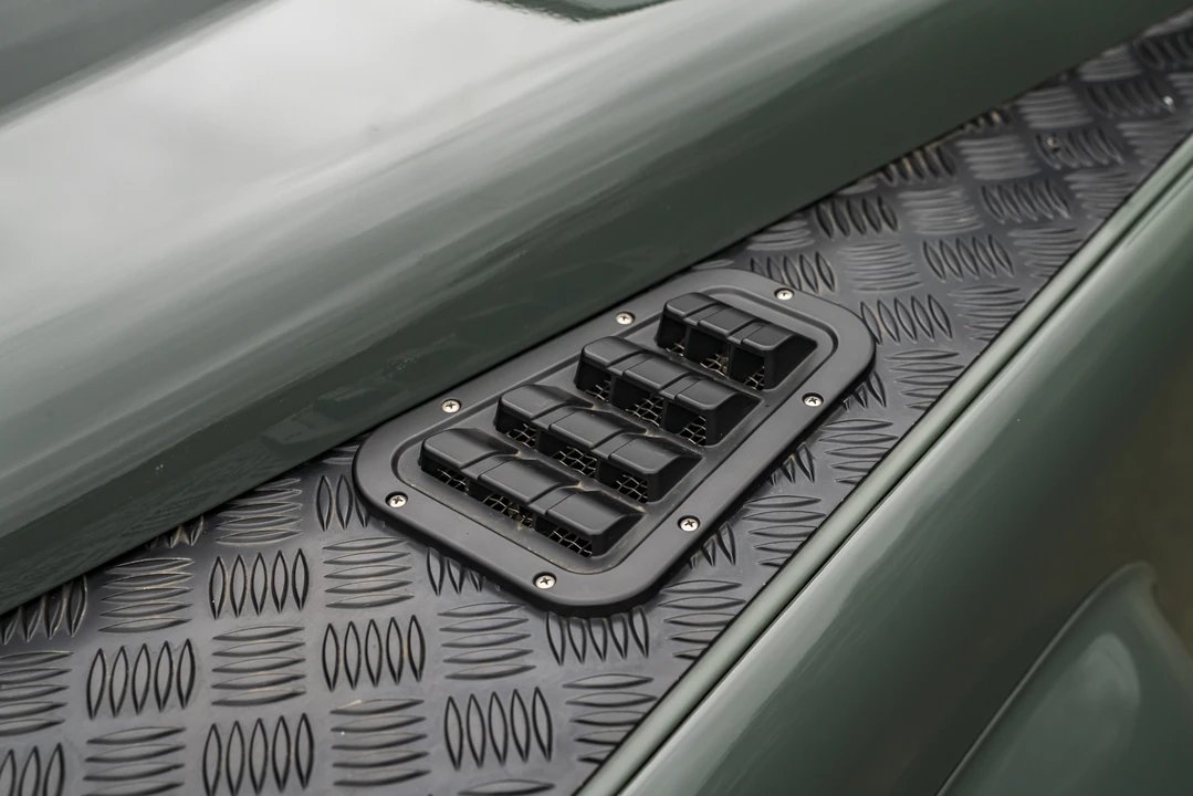 2013 Land Rover Defender 90 - Image 19 of 31
