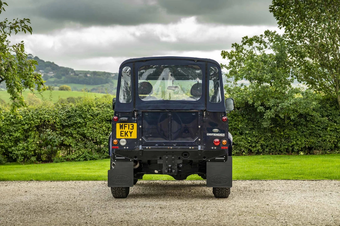 2013 Land Rover Defender 90 - Image 6 of 31