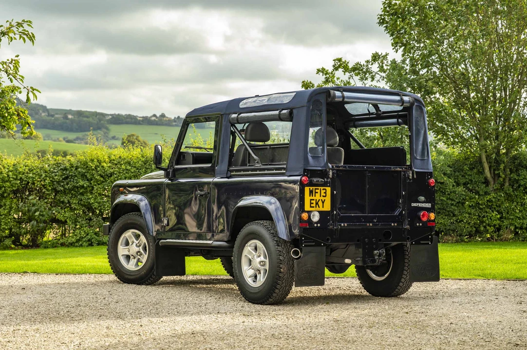 2013 Land Rover Defender 90 - Image 10 of 31