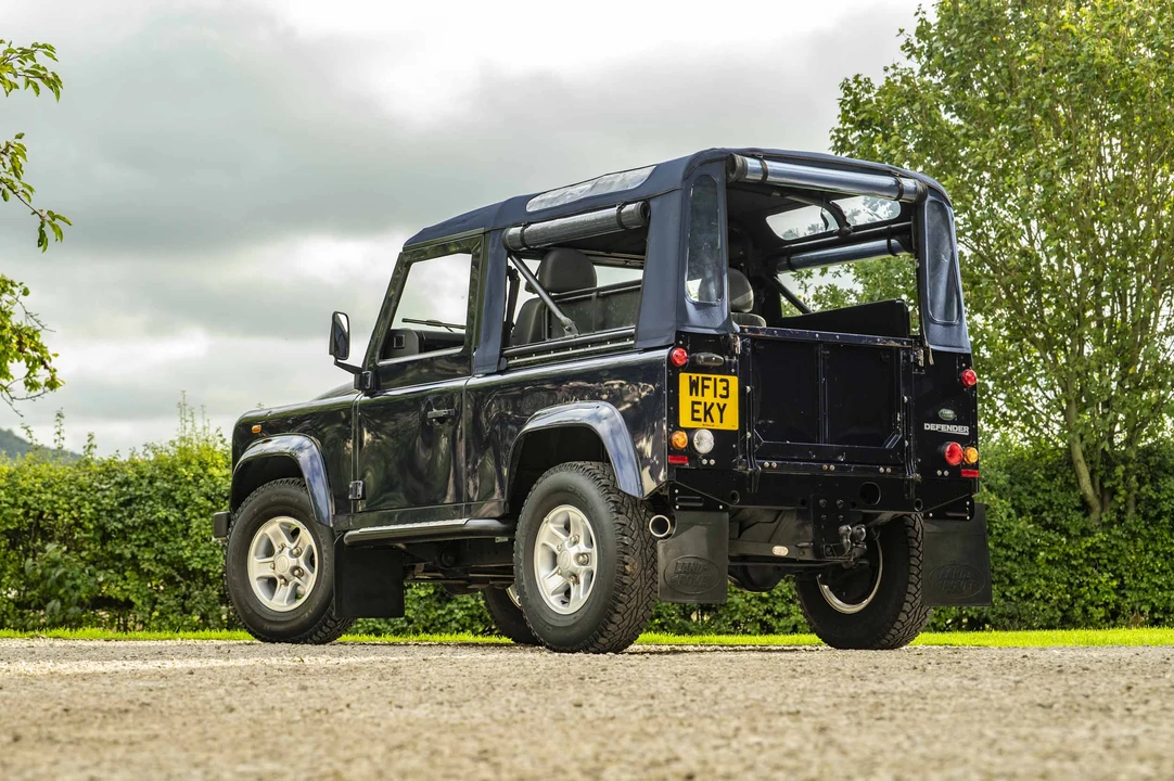 2013 Land Rover Defender 90 - Image 11 of 31