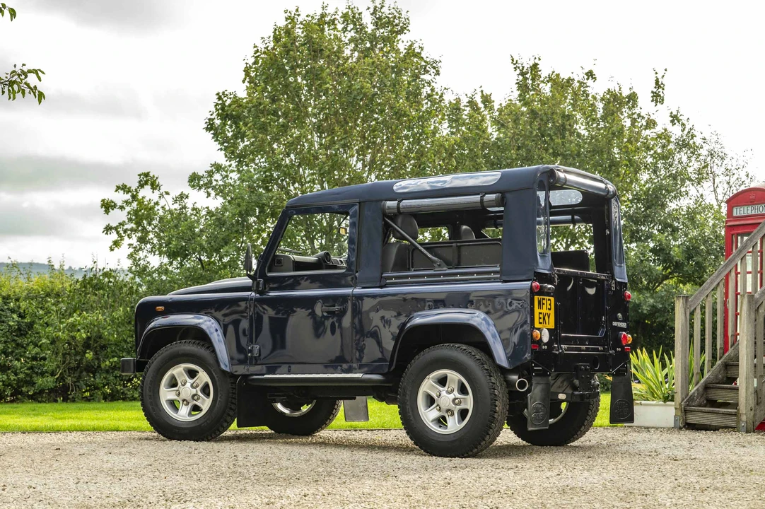 2013 Land Rover Defender 90 - Image 12 of 31